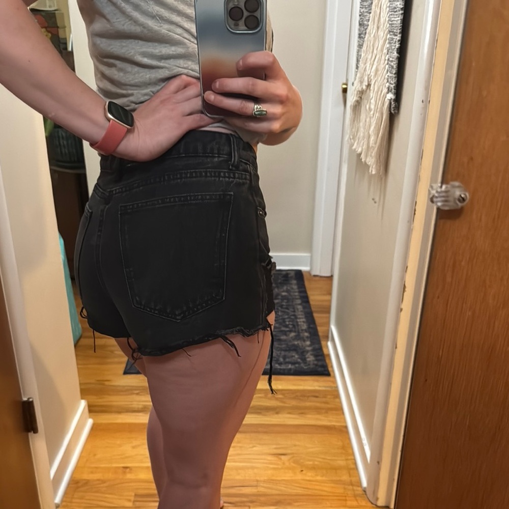 Sadie & Sage Black Jean Shorts Classic Fitted Design - Picture 2 of 6